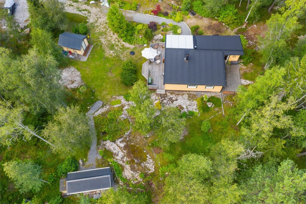 11. Nybyggd attefallshus losvirke Hasselby Gard Vinsta.jpg