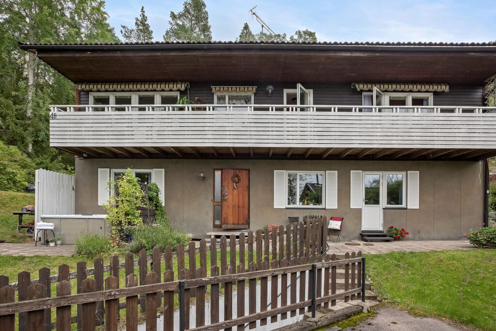 takomlaggning betongpannor edsangen sollentuna stockholm.jpg